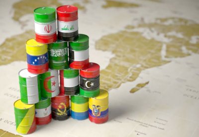 النفط يهبط وسط احتمالات بأن تعزز “أوبك+” الإنتاج