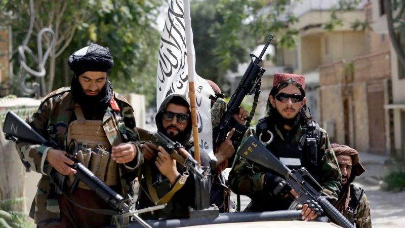 "سوف ننتقم".. رسائل تفضح تهديد طالبان لأفغان وعائلاتهم