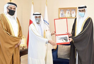 البنا لـ “البلاد”: جلالة الملك وسمو ولي العهد رئيس الوزراء عززا حياة المسنين