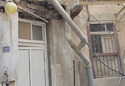 عائلة: نخشى من انهيار السقف علينا