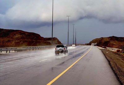 أمطار غزيرة ورياح شديدة على مسقط وجنوب الباطنة والداخلية