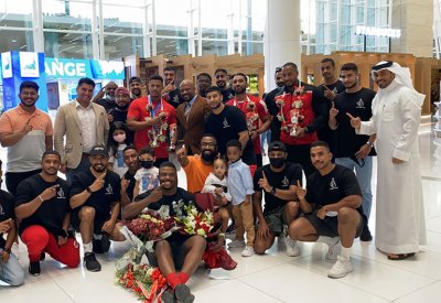 الحداد يستقبل الأبطال بالورود في المطار