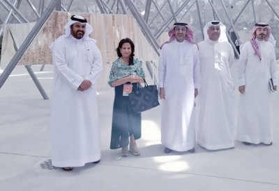 الرئيس التنفيذي للحكومة الإلكترونية يزور جناح البحرين في أكسبو دبي
