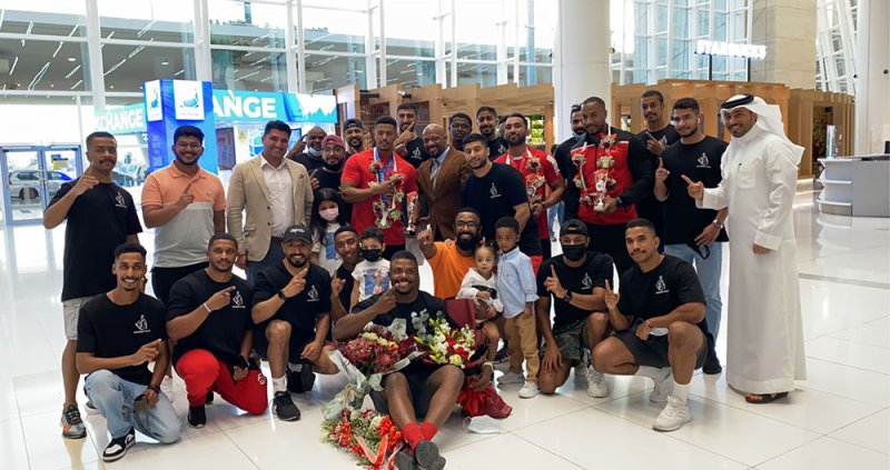 الحداد يستقبل الأبطال بالورود في المطار