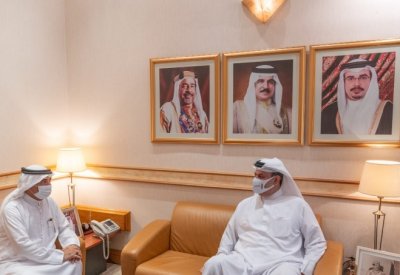 رئيس ديوان ولي العهد يستقبل الفنان التشكيلي محمود غريب