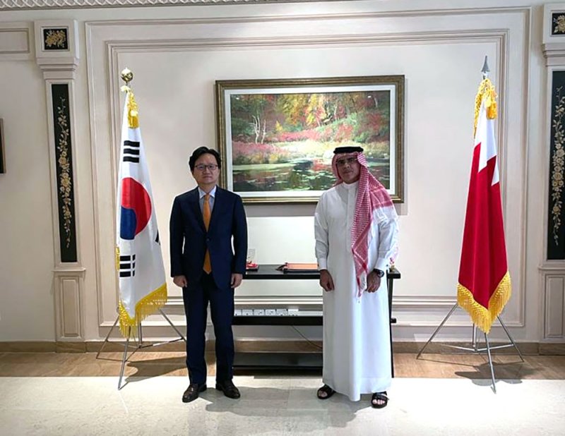 الدوي يستعرض مع سفير كوريا الجنوبية تعزيز التعاون لدعم التيكواندو البحرينية
