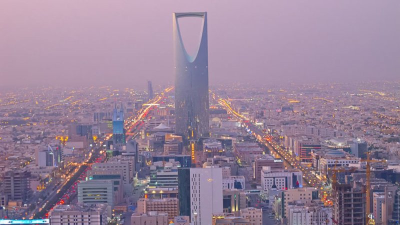 اقتصاد السعودية غير النفطي يسجل أكبر نمو شهري في 12 عامًا