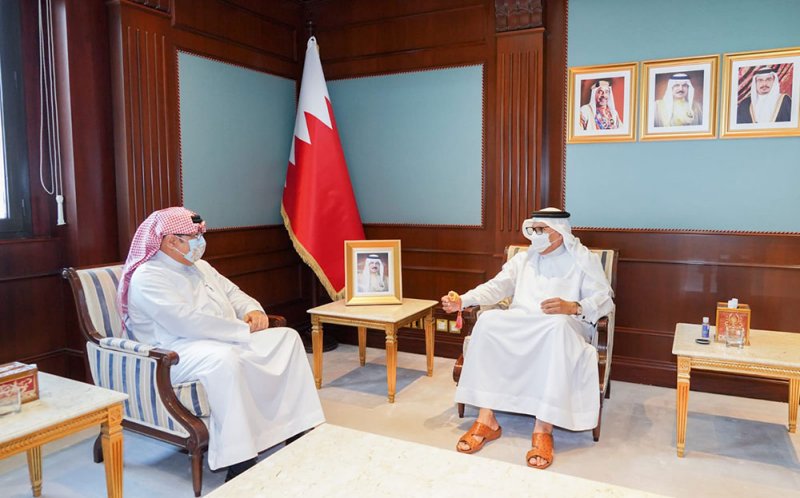 وزير الخارجية يستقبل سفير البحرين السابق لدى الصين