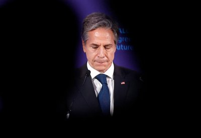 باريس تشعر بالمرارة.. وبلينكن "أتفهم شعوركم بالخيانة"