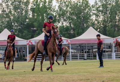 عيسى بن عبدالله يرحب بالفرسان المشاركين في سباقات القدرة
