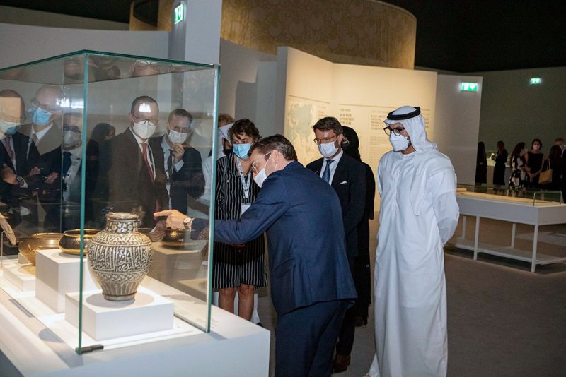 اللوفر أبوظبي يفتتح معرضه الجديد بعنوان "التنين والعنقاء - قرون من الإلهام بين الثقافتين الصينية والإسلامية"