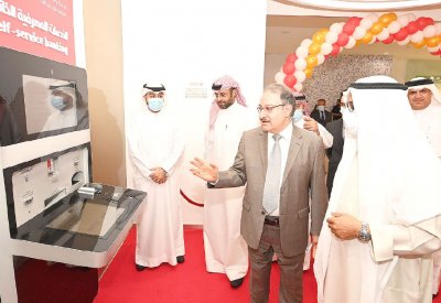 “الإثمار”: خدمات ذاتية إلكترونية بفرع مجمع السيف