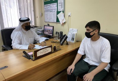 مرشد اجتماعي يتميز في التهيئة النفسية لـ 775 طالب ثانوي