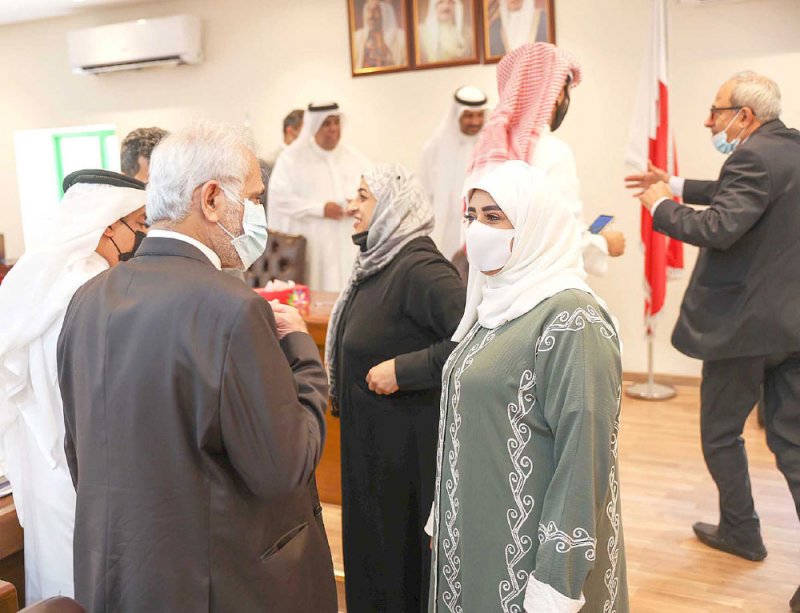 ملعب كرة قدم مع ملحق من دور واحد بالمدينة الرياضية