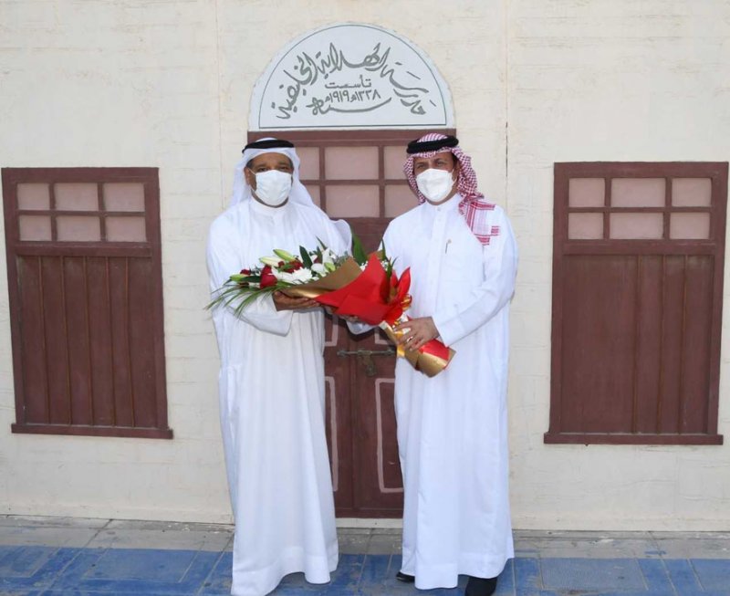 بمناسبة اليوم العالمي للمعلم.. نائب محافظ المحرق يكرم الهيئة التعليمية بمدرسة الهداية الخليفية  