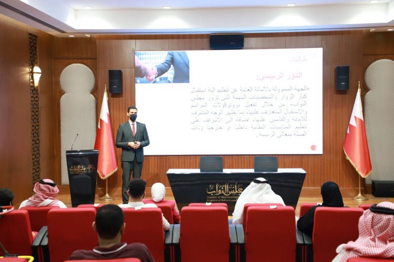 وفد من الجامعة الأهلية يزور مجلس النواب