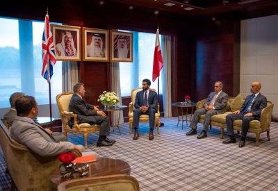 سمو مستشار الأمن الوطني قائد الحرس الملكي يلتقي قائد القوات المسلحة البريطانية