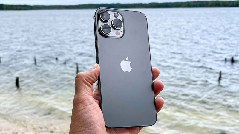 شاشةiPhone 13 Pro Max الجديد بالصدارة