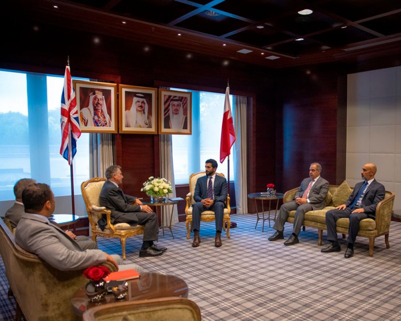 سمو مستشار الأمن الوطني قائد الحرس الملكي يلتقي قائد القوات المسلحة البريطانية