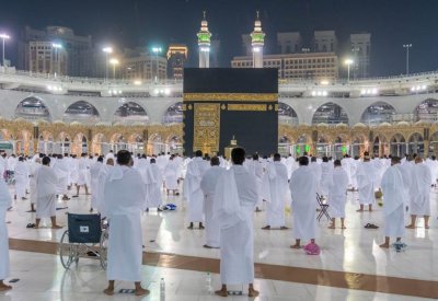 اقتصار العمرة والصلاة في الحرمين على المحصنين بجرعتين