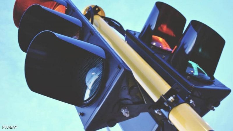 من أجل كورونا.. دولة تعتمد "إشارات مرورية" في المطاعم