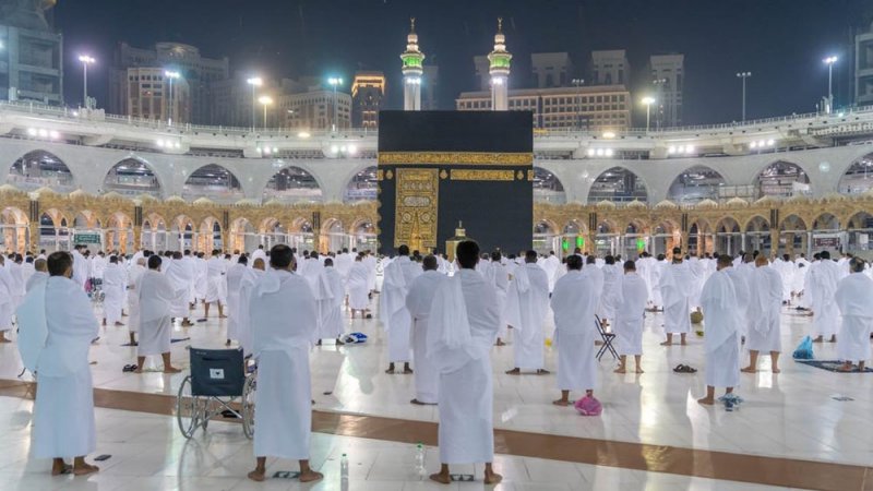 اقتصار العمرة والصلاة في الحرمين على المحصنين بجرعتين