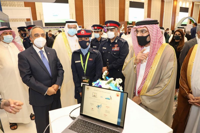 الموارد البشرية بوزارة الداخلية تحرز جائزة التحول الإلكتروني خلال قمة البحرين للمدن الذكية