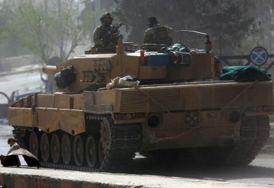 بينهم جثث متفحمة.. 6 قتلى بتفجير سيارة في عفرين السورية