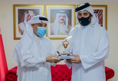 خالد بن حمد يزور نادي الاتفاق وباربار