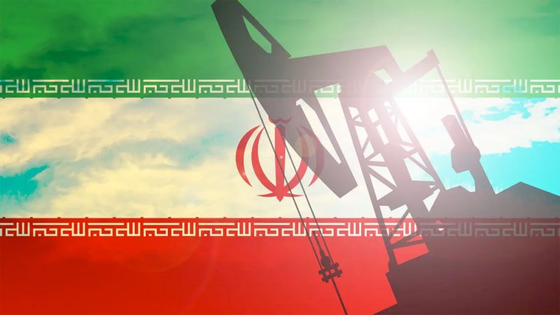 بلومبرغ: إيران تخطط لمنح النفط مقابل الاستثمار والسلع
