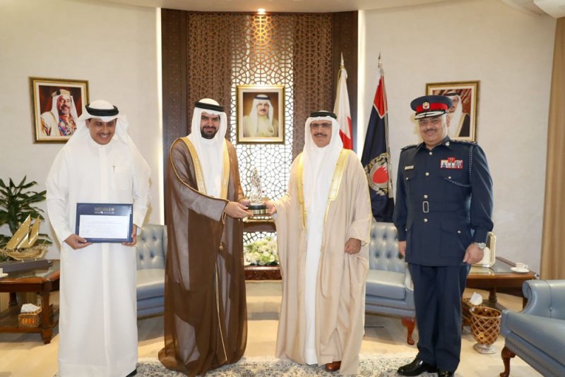وزير الداخلية يعرب عن اعتزازه بفوز وزارة الداخلية بجائزة سمو الشيخ عيسى بن علي للعمل التطوعي