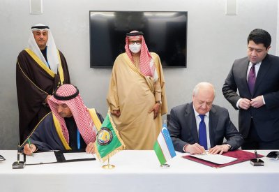 التوقيع على مذكرتي تفاهم بين الأمانة العامة لمجلس التعاون ووزارتي الخارجية في كازاخستان أوزبكستان