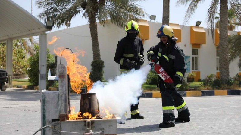 "الدفاع المدني" ينظم دورة تأسيسية لتأهيل منتسبي شركة مطار البحرين في مجال الإطفاء والإنقاذ
