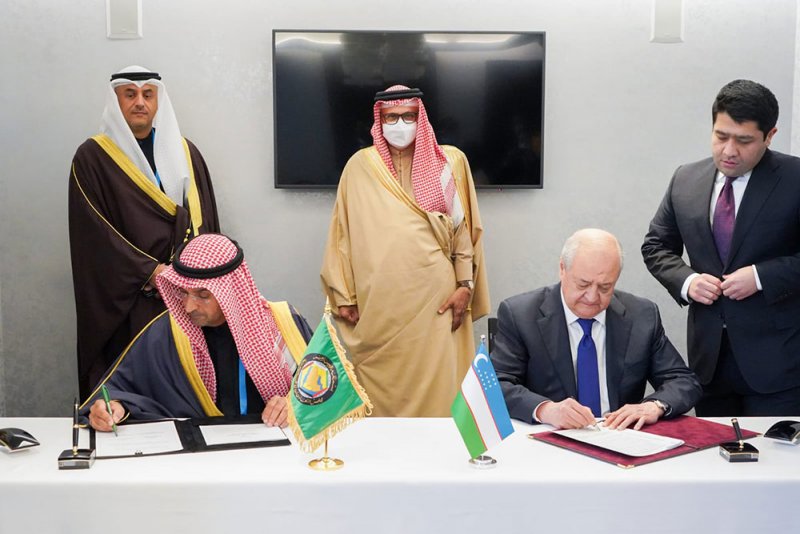 التوقيع على مذكرتي تفاهم بين الأمانة العامة لمجلس التعاون ووزارتي الخارجية في كازاخستان أوزبكستان