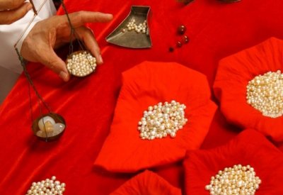 معهد دانات يضمن فرادة اللؤلؤ البحريني.. اللؤلؤ قصة جمال وتاريخ تتميز به المملكة