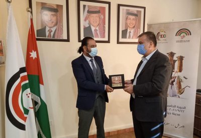 مازن قعوار يكرّم الشاعر اليمني جبر بعداني