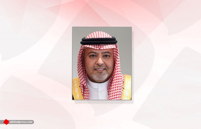 وزير العدل يتسلم نسخة من كتاب (الحماية الجنائية لحق الإنسان في حرمة اتصالاته الشخصية)