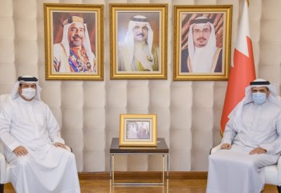 وزير الإعلام يستقبل سفير مملكة البحرين لدى مملكة بلجيكا