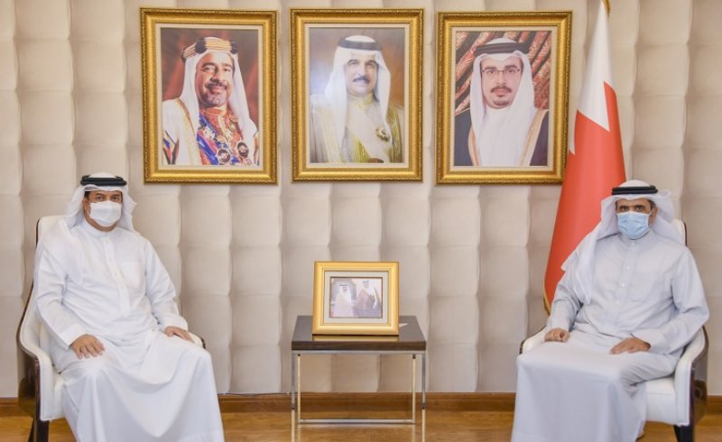 وزير الإعلام يستقبل سفير مملكة البحرين لدى مملكة بلجيكا
