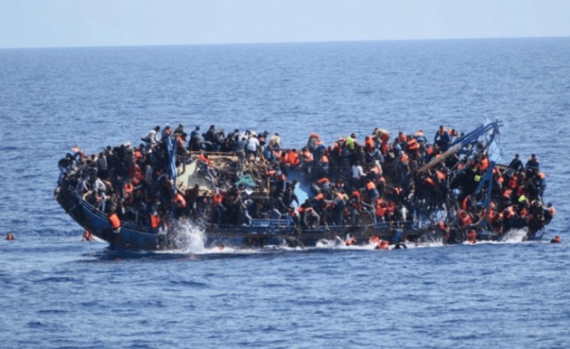 خفر السواحل التونسي ينقذ 123 مهاجرًا من الغرق