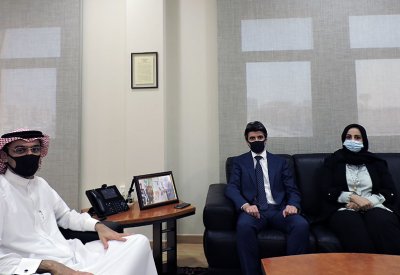 القائد يبحث احتياجات المستشفيات والمراكز الحكومية من التقنيات والأنظمة المتطورة