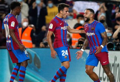برشلونة يستعد للكلاسيكو بثلاثية فالنسيا