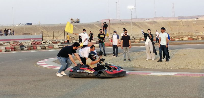 شغف الفورمولا واحد يجذب شباب السعودية لسباقهم التاريخي الأول