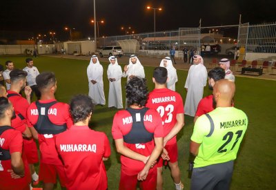 رئيس الاتحاد البحريني لكرة القدم يشهد تدريبات نادي المحرق