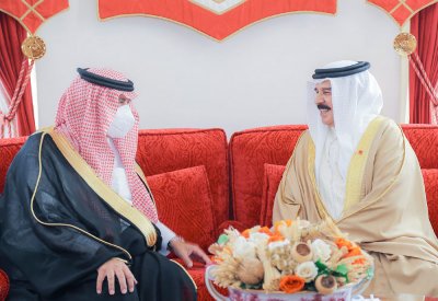 جلالة الملك يستقبل وزير التجارة بالمملكة العربية السعودية