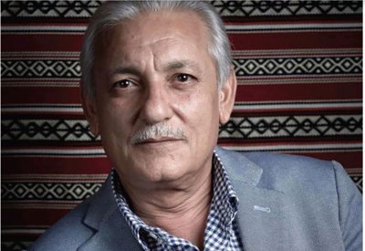 عبدالعزيز عبدالحميد يصمم شعار يوم المسرح البحريني