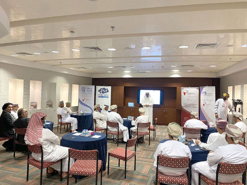 عُمان تطلع على تجربة البحرين بمجالات حاضنات الأعمال