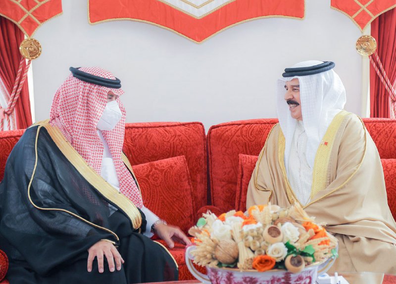 جلالة الملك يستقبل وزير التجارة بالمملكة العربية السعودية