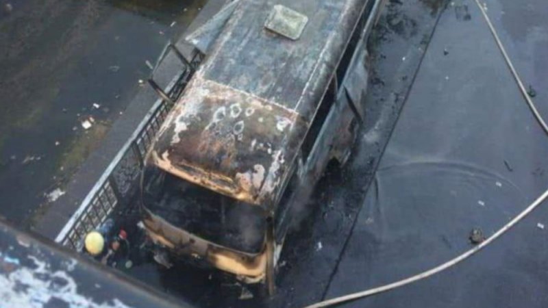 3 عبوات في دمشق.. 13 قتيلاً باستهداف حافلة ركاب عسكرية
