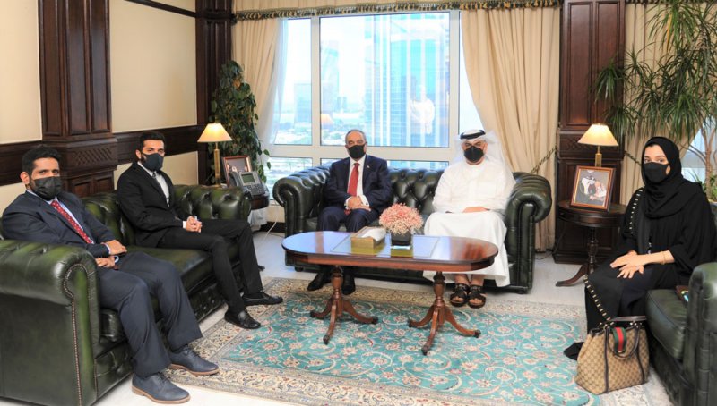 خلف" يستقبل الموظفين المقبولين في برنامج رئيس مجلس الوزراء لتنمية الكوادر الحكومية